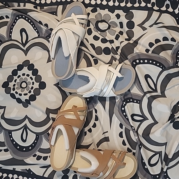 Bare Traps Sandals - Picture 2 of 5